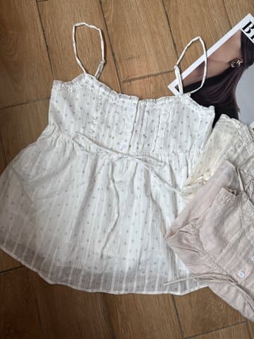碎花吊带甜美上衣