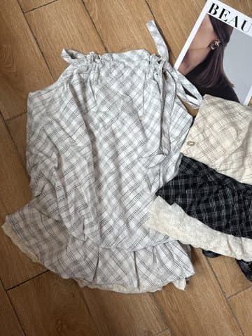 格纹并接蕾丝上衣