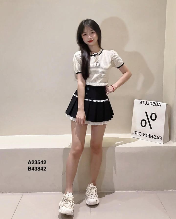 小香“芭蕾风”蕾丝百褶裙