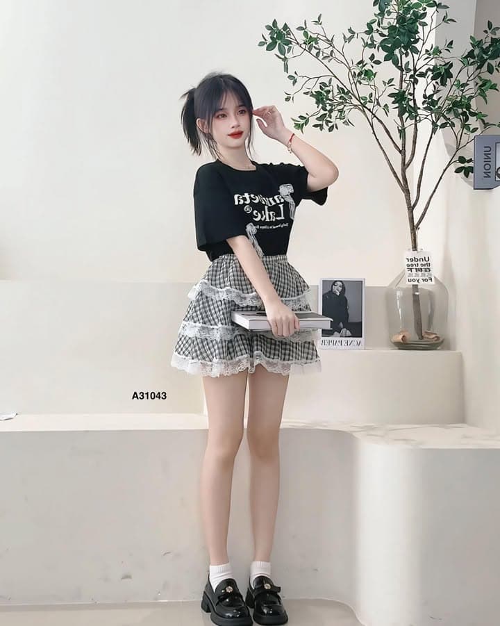 甜美蝴蝶结宽松T恤+蕾丝边蛋糕短裙