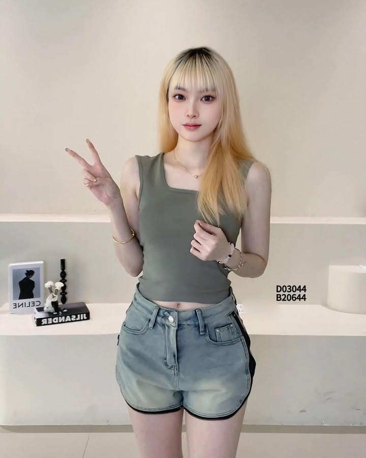 设计感·交叉露背辣妹方领美背