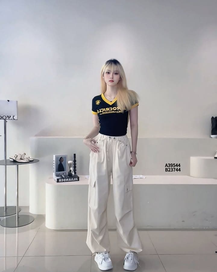 美式·复古V领撞色条纹辣妹球衣