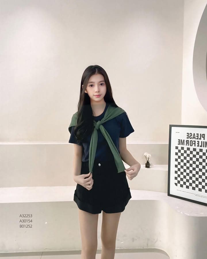 百搭款纯色宽松上衣