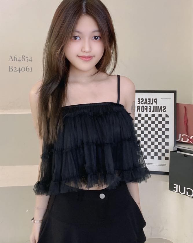甜美可爱网纱蓬蓬吊带上衣
