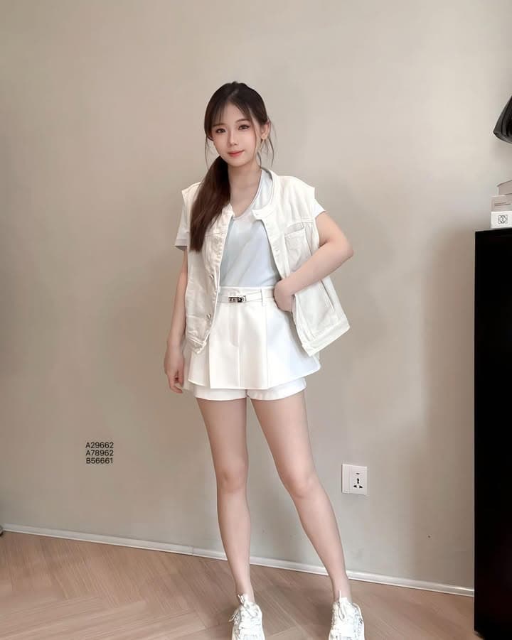 简约纯色·深V百搭上衣