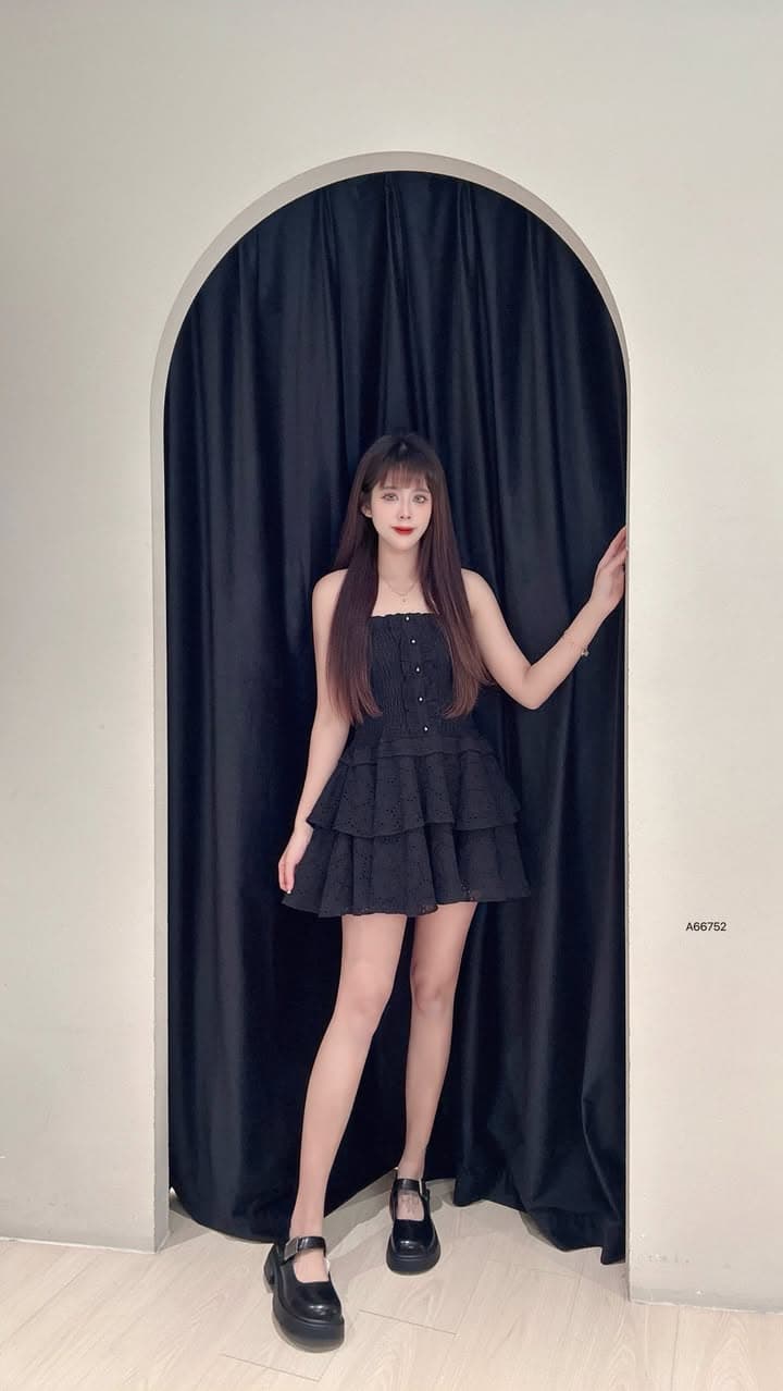 甜美减龄“木耳边”抹胸连身裙