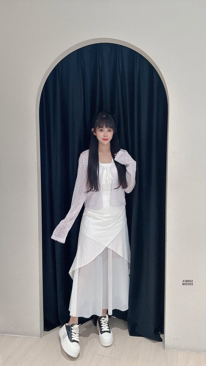 甜美蕾丝并接“镂空外套”