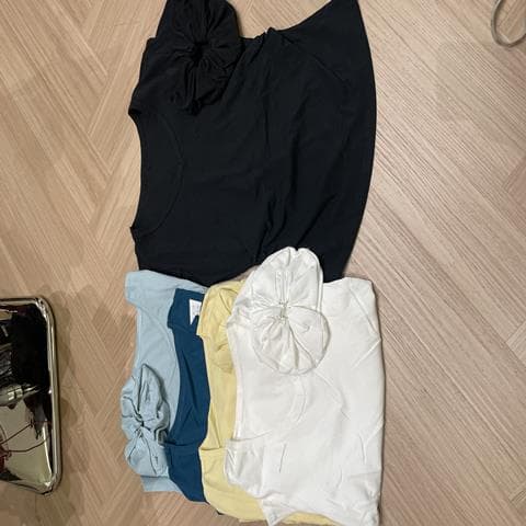 韩系褶皱修身短袖上衣