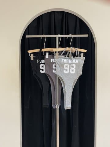 甜酷系“98”抹胸连体衣