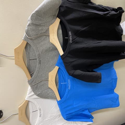 刺绣字母纯色简约圆领上衣