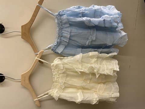 纯欲风不规则荷叶边吊带背心