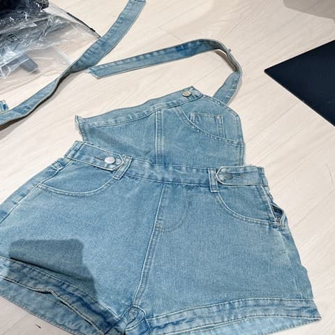 甜酷风"牛仔背带裤