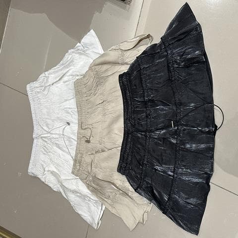 温柔荷叶边防走光亮面短裙