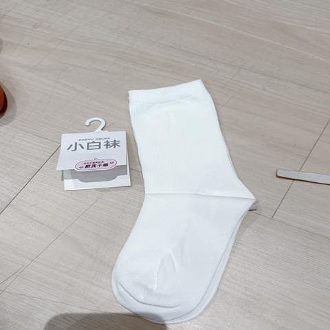 纯色“Ins风百搭小白袜”